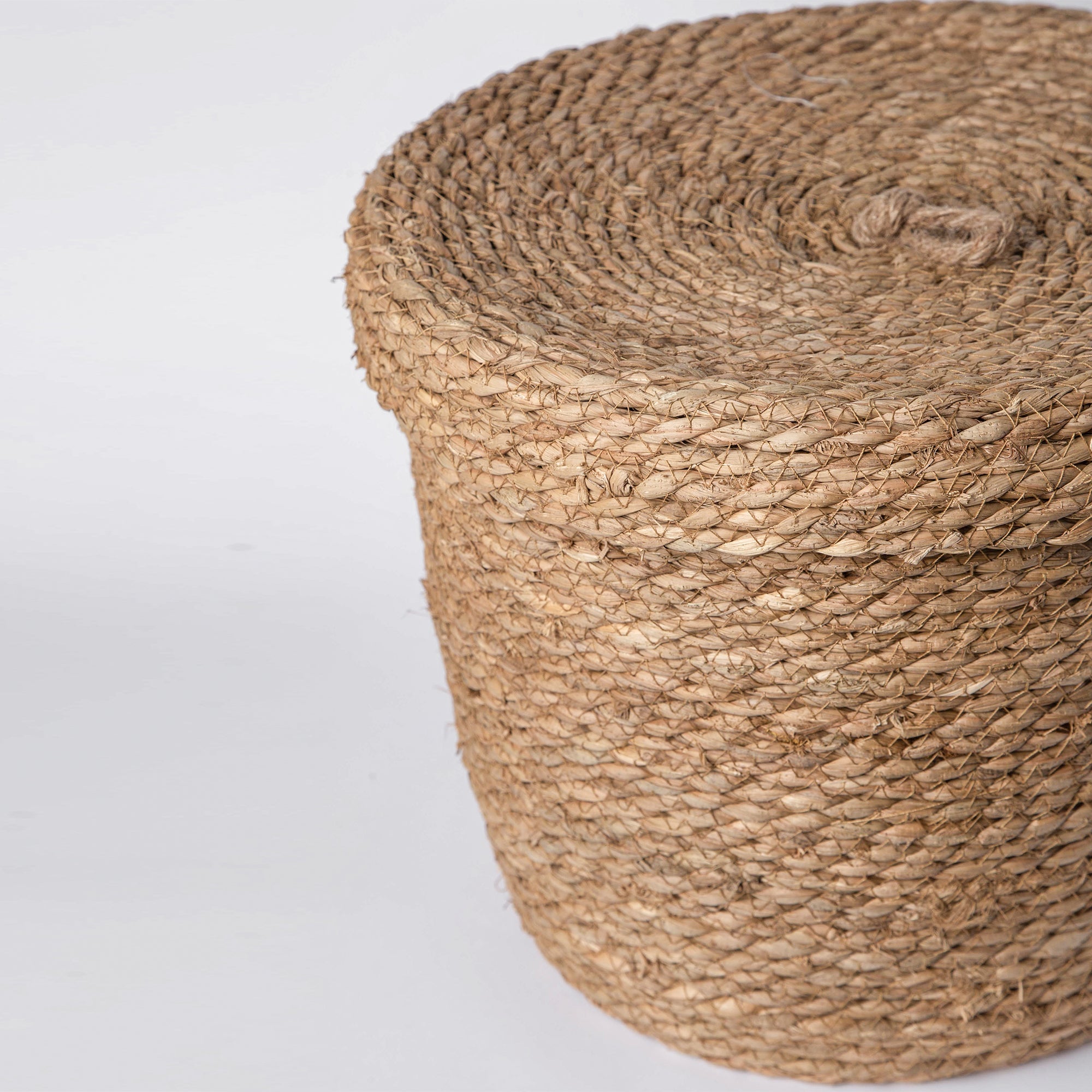 830 - Seagrass Basket with lid
