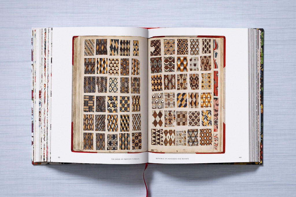The Book of Printed Fabrics. From the 16th century until today (German, French, English)